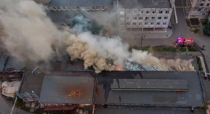 В Днепре вспыхнул масштабный пожар на агрегатном заводе