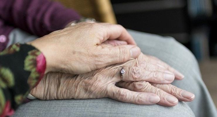 В Италии пожилые супруги умерли от COVID в один день