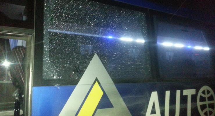 В Чернигове неизвестные обстреляли автобус с пассажирами
