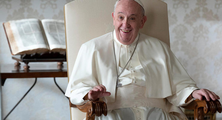 Ватикан начал расследование из-за "лайка" Папы