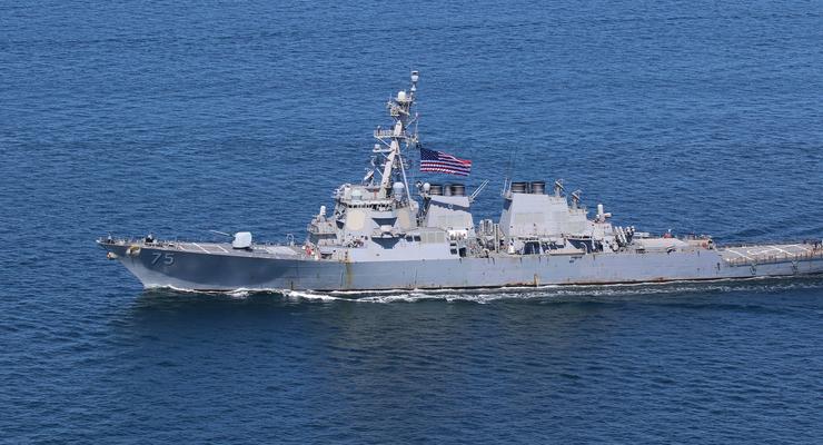 Американский эсминец плывёт на патрулирование в Чёрное море