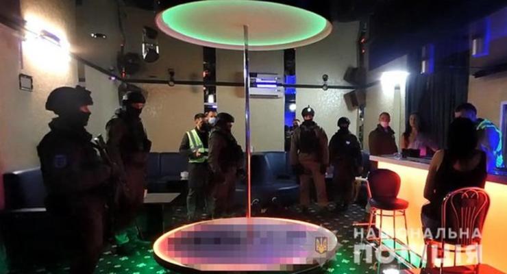 В Киеве 243 заведения нарушили "карантин выходного дня"