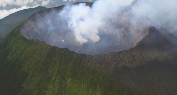 Украинские миротворцы осуществили посадку на кратер вулкана в Конго