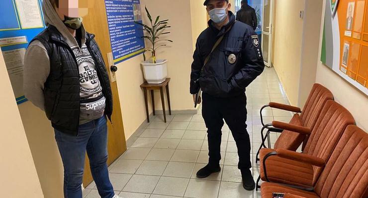 Под Киевом задержали людей, блокировавших работу избиркома