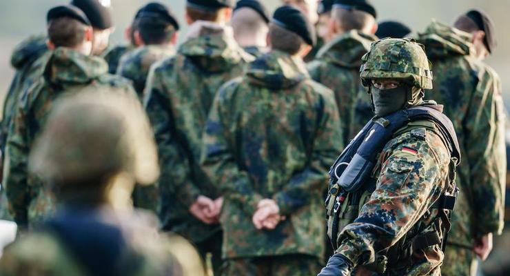 Германия выплатит компенсации уволенным из армии геям