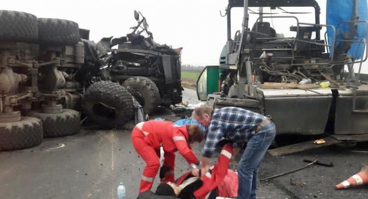 Военный МАЗ снес бригаду дорожных рабочих: Двое погибли
