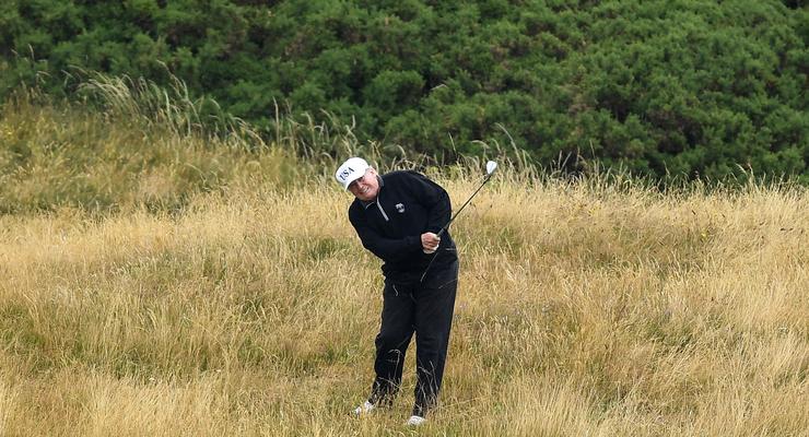 Трамп "оскорбил" лунку во время игры в гольф
