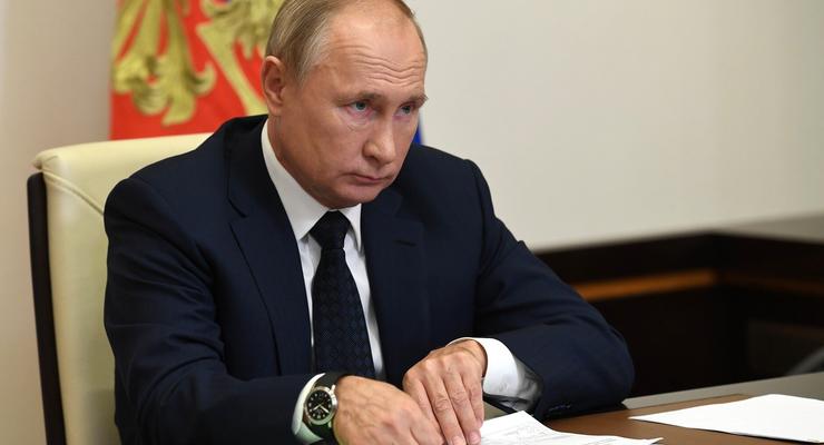 В Кремле отказались выдавать тайну Путина, почему он не носит маску