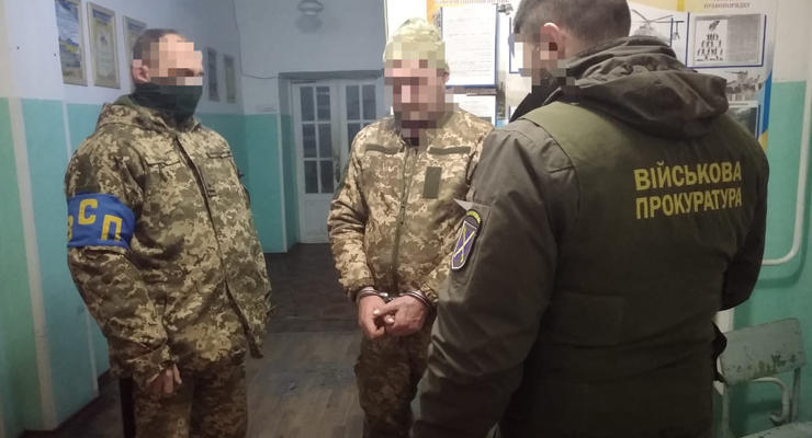 В Донецкой области военнослужащий избил и поджег сослуживца