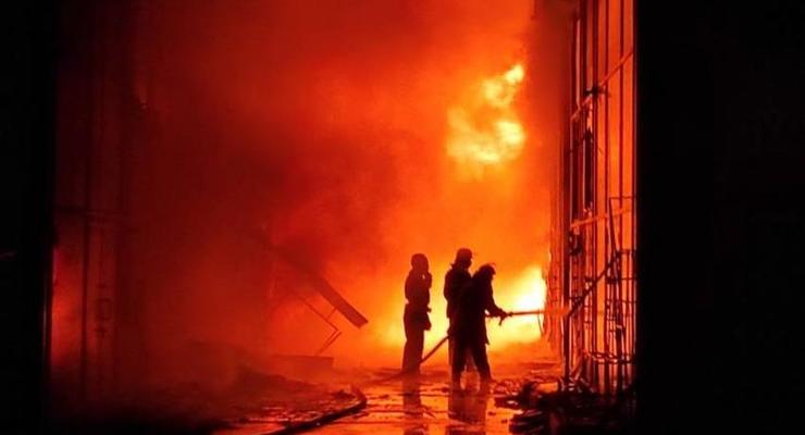 В Харькове крупный пожар на рынке Барабашево