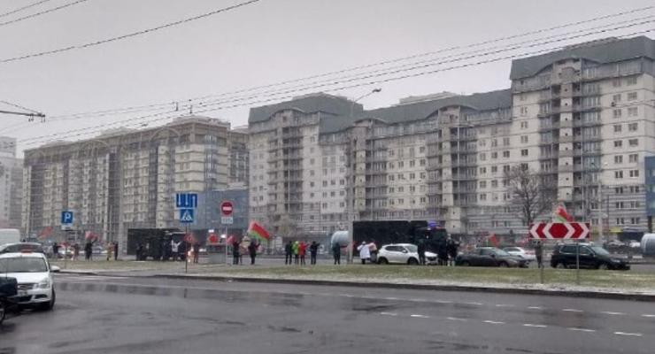 В Минске силовики готовят технику и водометы к новым протестам