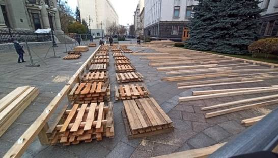 В ОП рассказали, кто профинансирует каток на Банковой