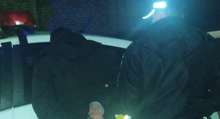 Под Киевом пьяный дебошир напал на полицейского