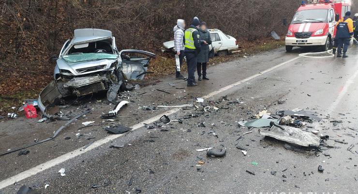 От удара вырвало двигатель: Под Харьковом разбились четыре машины