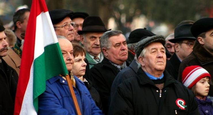 Не тот гимн. Новый скандал с венграми в Закарпатье