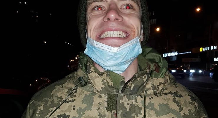 В Киеве военный громил машины на парковке