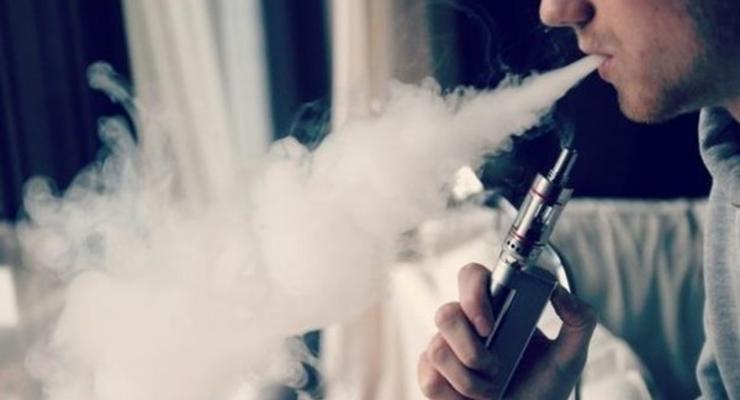 Рада запретила продажу электронных сигарет детям