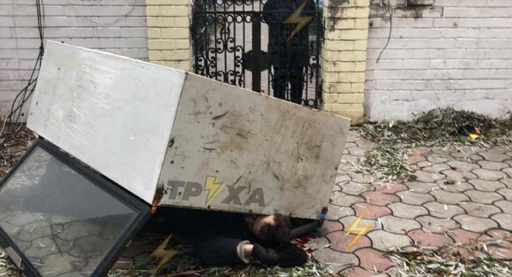Нелепая смерть: В Харькове вора придавил холодильник