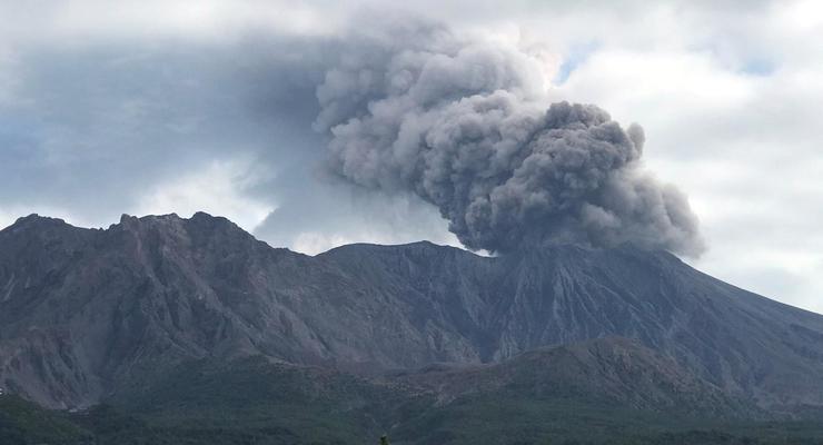 В Японии произошел взрыв вулкана