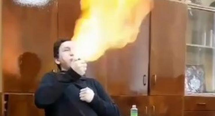 В Харькове школьник на уроке устроил "факельное шоу"
