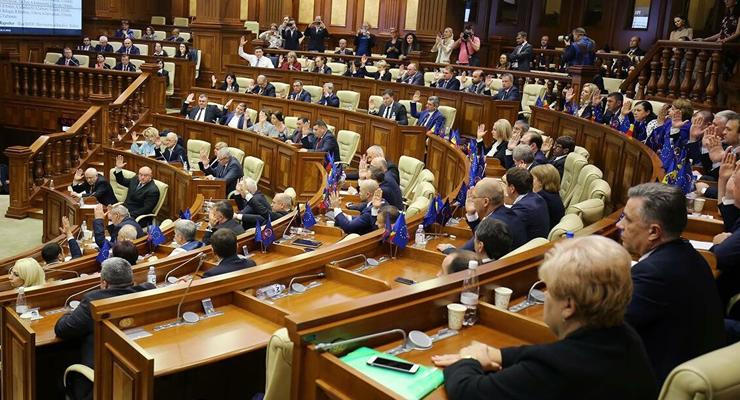 Парламент Молдовы одобрил проект о снятии запрета на российское ТВ