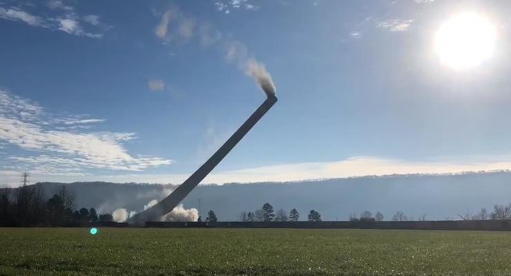 В США снос гигантской трубы сняли на видео