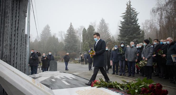 Зеленский посетил открытие памятника украинскому космонавту: Фото