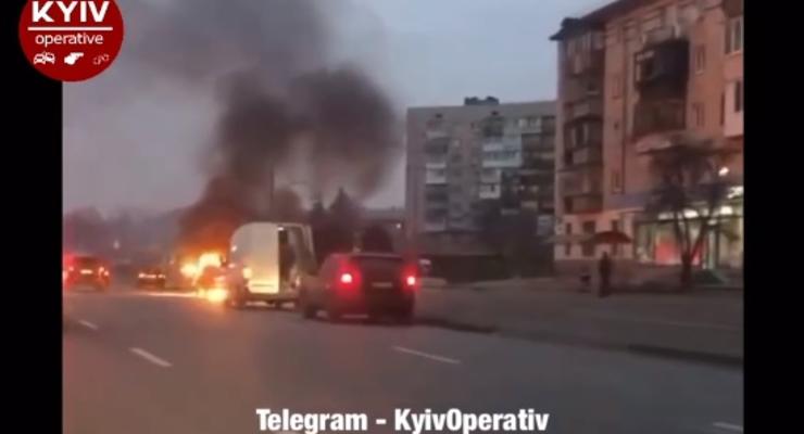 В Дарницком районе Киева на ходу загорелась машина: Видео