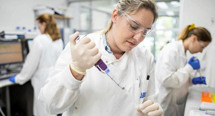 Австралия остановила производство собственной COVID-вакцины