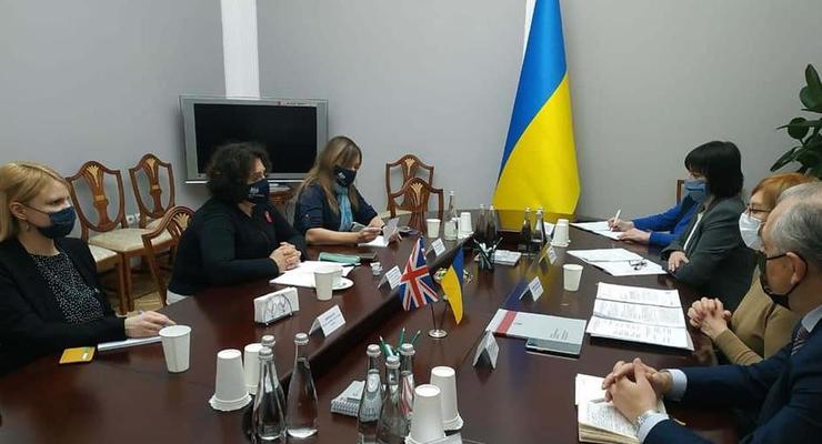 Денисова назвала количество украинцев, находящихся в плену на Донбассе