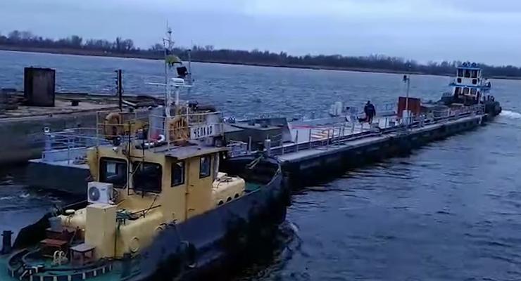 ВМС Украины получили плавучий причал для катеров