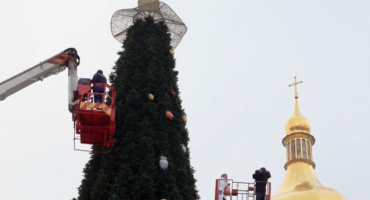 С главной елки Украины сняли “ведьмовскую” шляпу