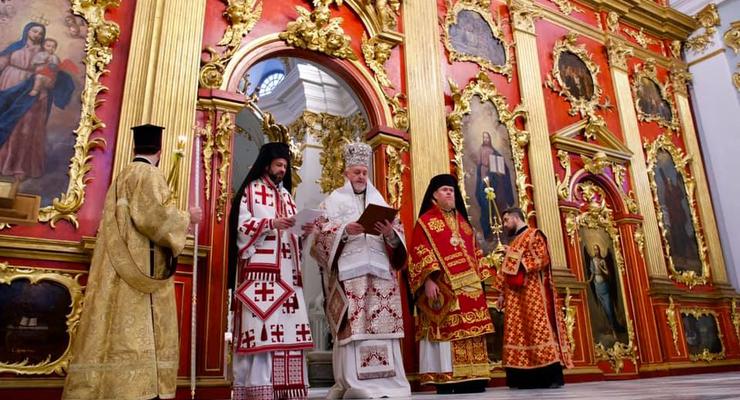 Андреевская церковь приняла первое богослужение после реставрации