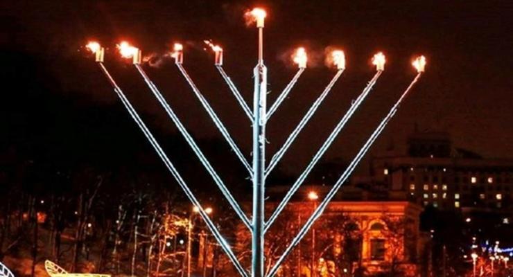 Посол Израиля назвал антисемитизмом инцидент с ханукией в Киеве