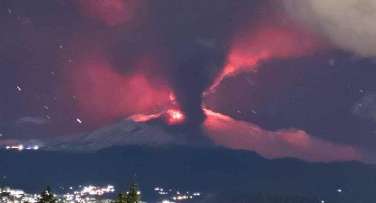 На Сицилии извергается вулкан Этна