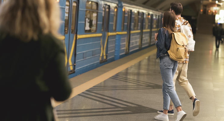 В Киеве из-за "минирования" закрыли две центральные станции метро
