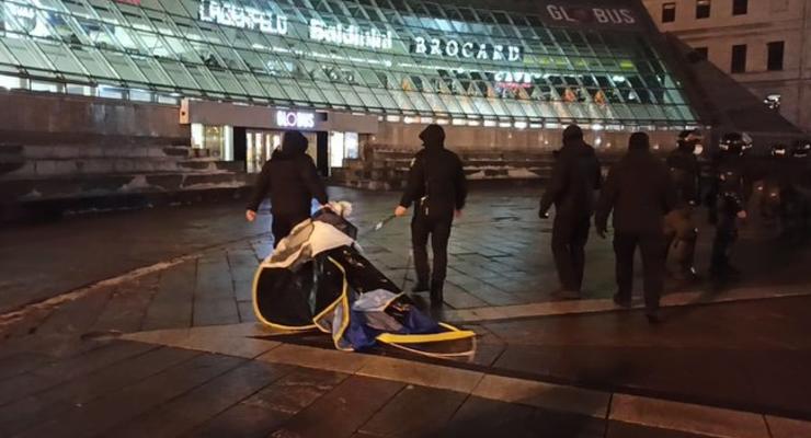 Полиция демонтировала все палатки на Майдане