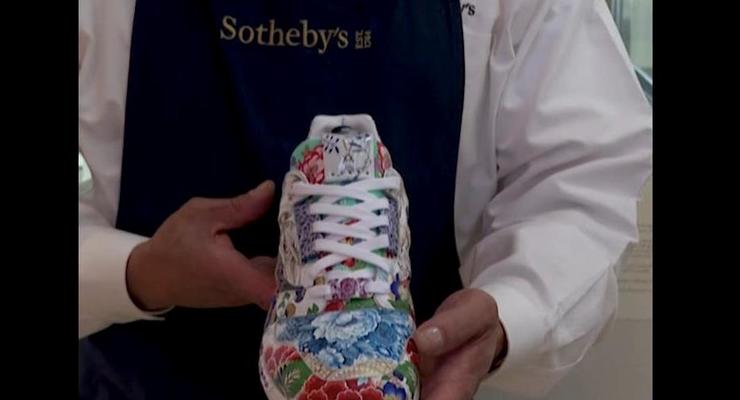 На Sotheby's продадут фарфоровые кроссовки Adidas