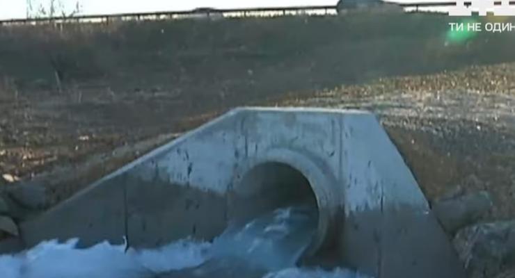 Показано видео, как под Одессой спасают пересохший Куяльницкий лиман