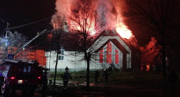 В Ивано-Франковской области потушили пожар в церкви