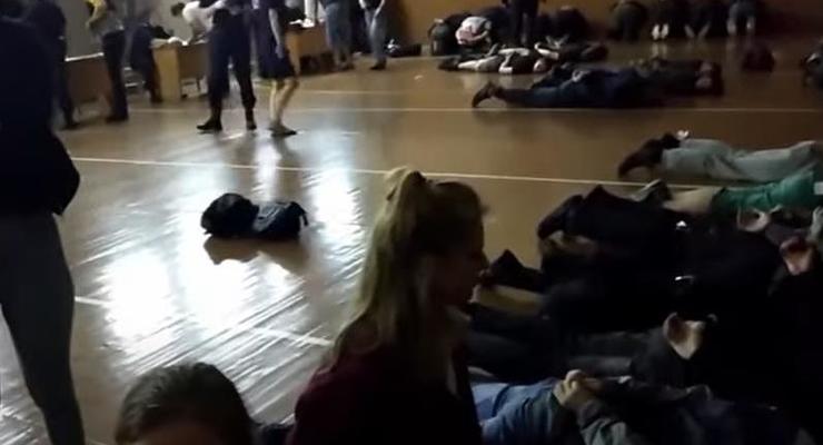 Опубликовано видео пыток задержанных в Минске. 18+