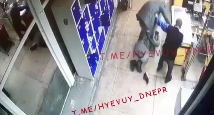 Жителю Днепра проломили череп в городском супермаркете