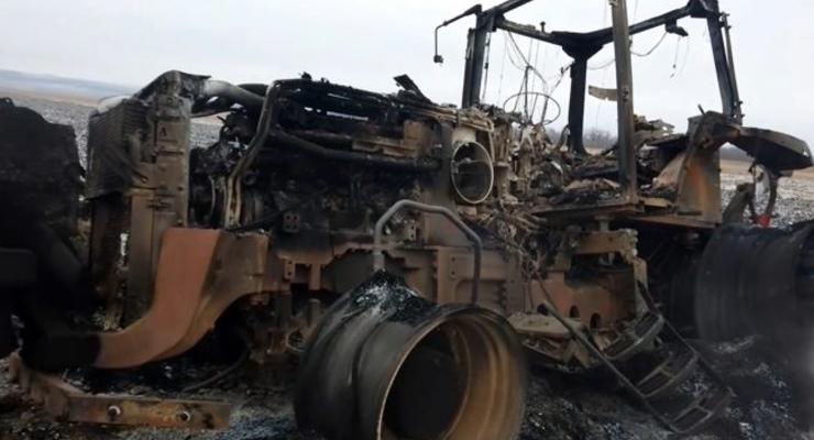 Штаб ООС показал видео трактора, уничтоженного боевиками