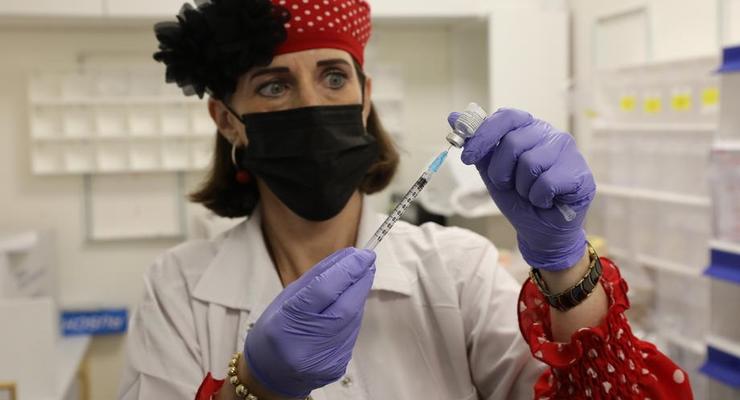 В Испании поставят на учет отказавшихся сделать прививку от COVID-19