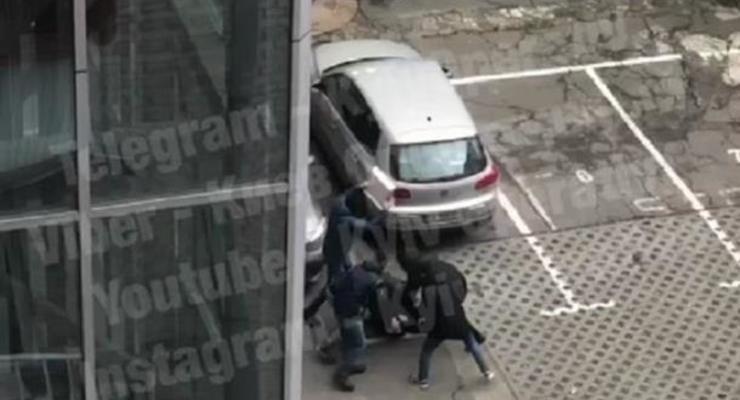 При попытке захвата здания в Киеве пострадал полицейский
