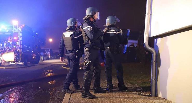 Во Франции при стрельбе погибли трое полицейских