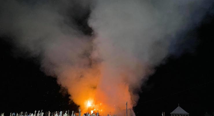 Во Львовской области горела деревянная церковь: Есть пострадавшие