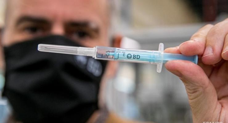 В Испании отказников от COVID-вакцины возьмут на учет