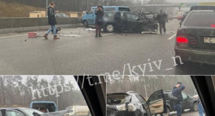 На трассе близ Киева столкнулось восемь машин, - Соцсети