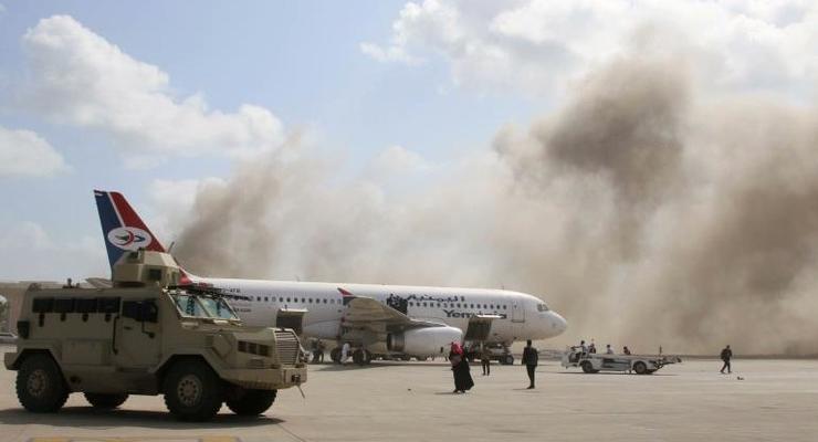 При атаке на аэропорт в Йемене погибли почти 30 человек